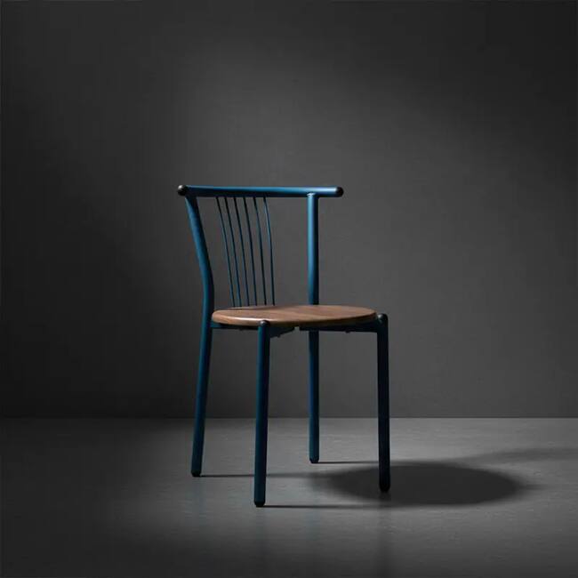 Dark blue iron chair with a wooden base - Gallery 1